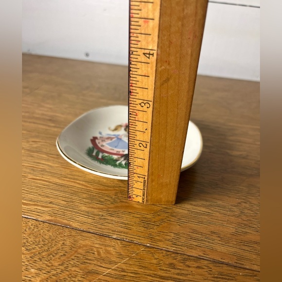 Weatherby Hanley — Vintage Decorative Plate with Girl and Dog - Picture 6 of 6